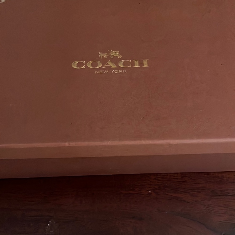 Coach Pumps